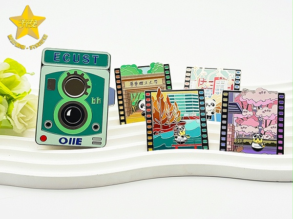 华东理工大学进博会复古相机徽章,校园文创潮玩徽章,活动纪念品