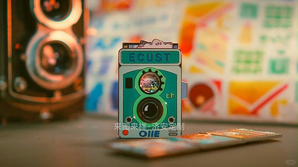 华东理工大学进博会限定胶片相机徽章