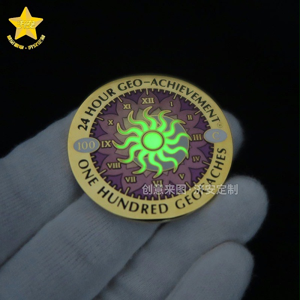透明漆+夜光纪念章-东莞济安徽章定制工厂
