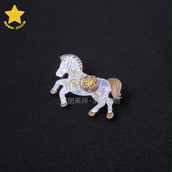 进博会旋转马徽章-东莞济安创意徽章定制厂家