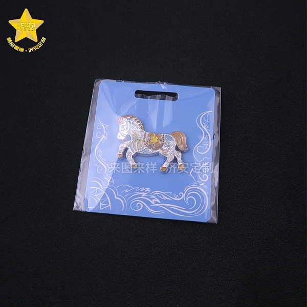 进博会旋转马徽章-东莞济安创意徽章定制厂家