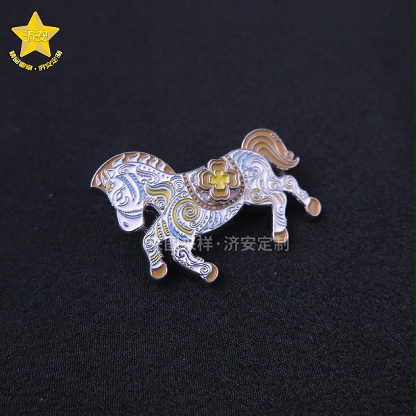 进博会旋转马徽章-东莞济安创意徽章定制厂家