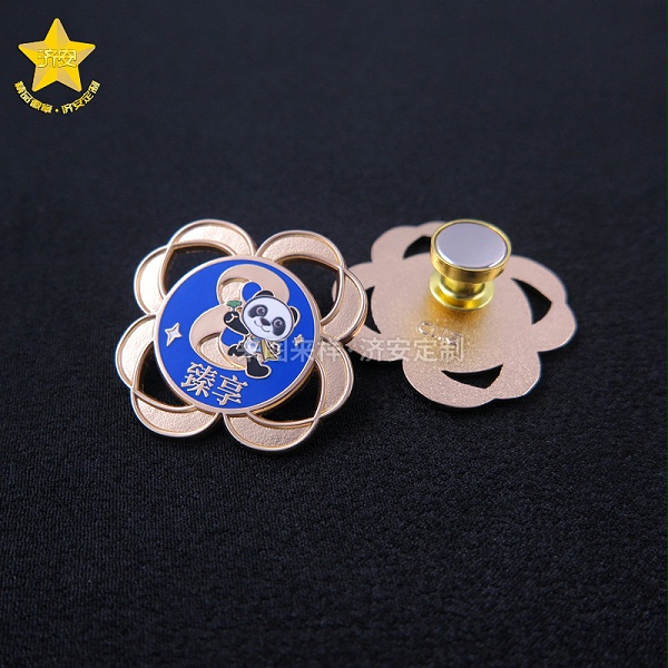 进博会臻享徽章-东莞济安礼品徽章定制工厂
