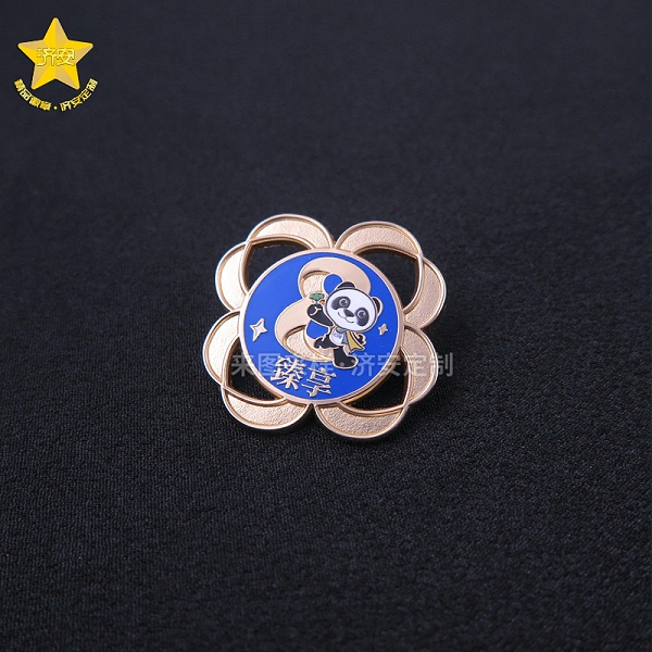 进博会臻享徽章-东莞济安礼品徽章定制工厂