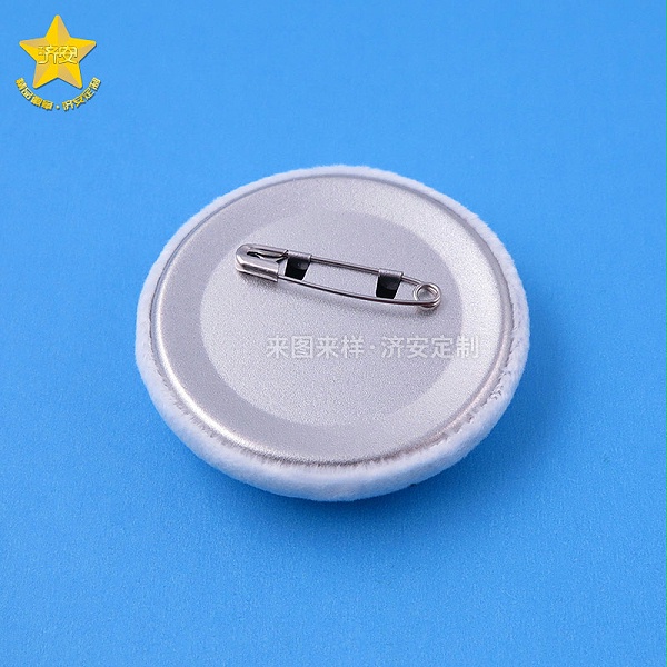 动漫小狗毛绒吧唧：二次元萌物新选择，定制你的IP文创潮玩,马口铁徽章