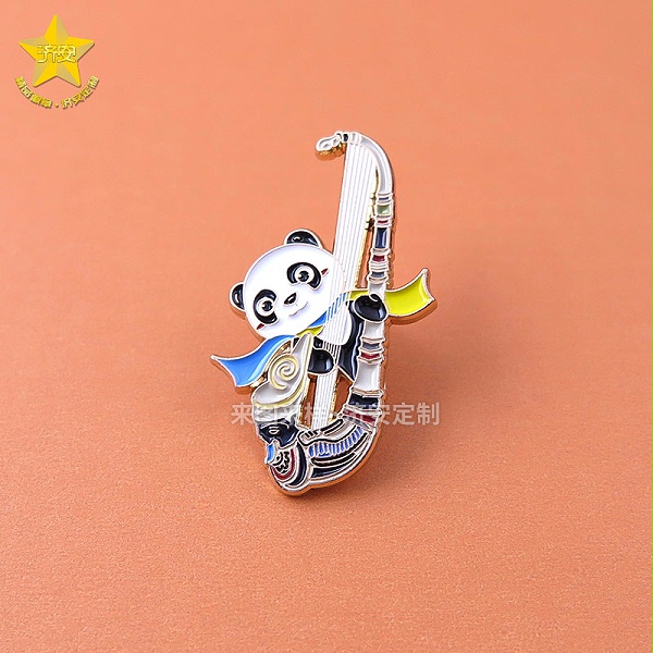 进博会熊猫乐器徽章-东莞济安徽章定制案例