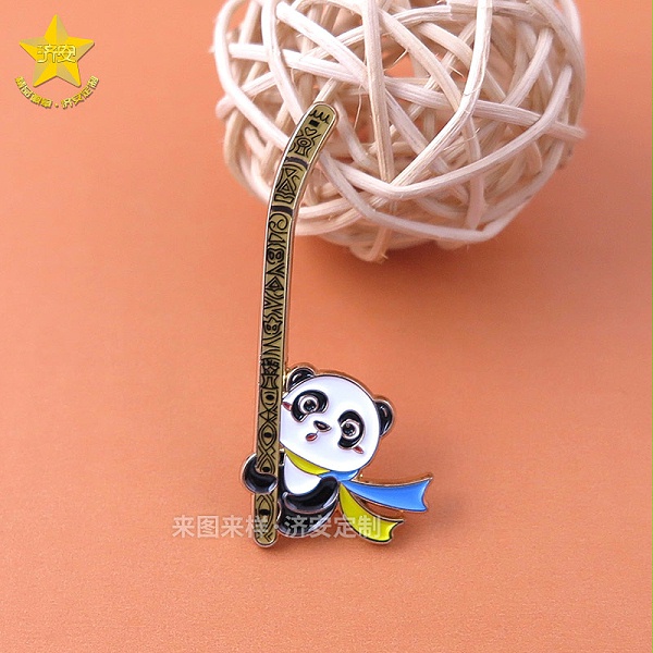 进博会熊猫乐器徽章-东莞济安徽章定制案例