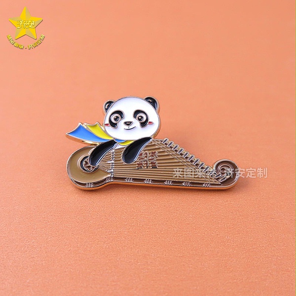 进博会熊猫乐器徽章-东莞济安徽章定制案例