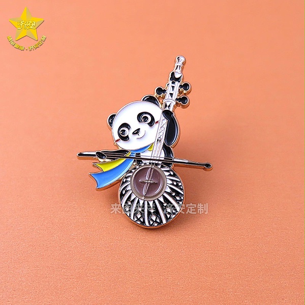 进博会熊猫乐器徽章-东莞济安徽章定制案例