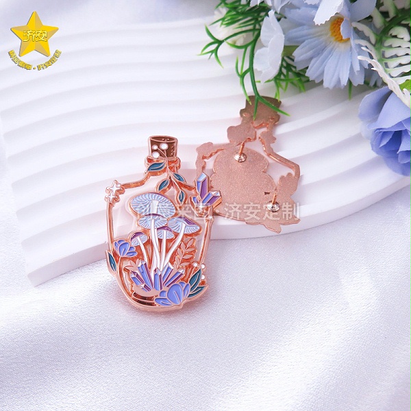 潮玩文创金属徽章定制|玫瑰金透明漆漂流瓶蘑菇徽章