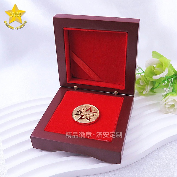 新华保险徽章-东莞济安徽章定制工厂