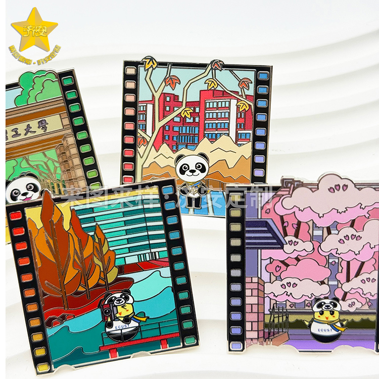 华东理工大学第八届进博会复古相机徽章，潮玩徽章与校园文创的碰撞！