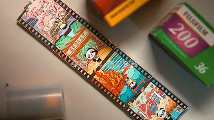 华东理工大学进博会限定胶片相机徽章