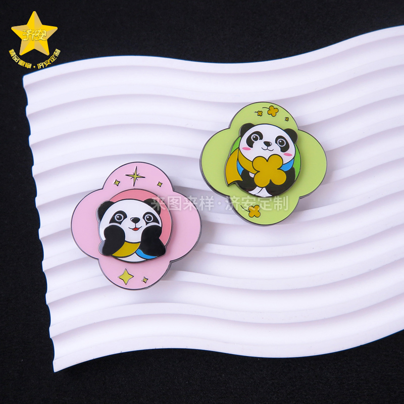 进博会四叶草旋转徽章-东莞济安徽章定制案例