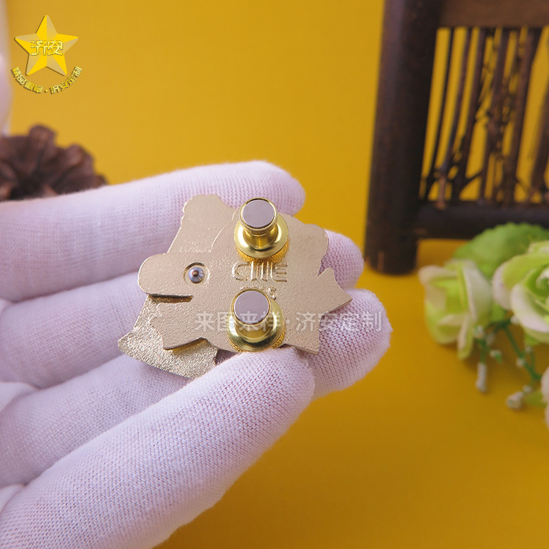 进博会吉祥物沙漏徽章-东莞济安徽章定制工厂