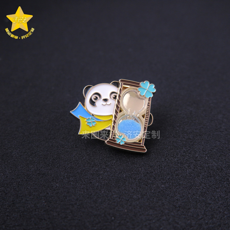 进博会吉祥物沙漏徽章-东莞济安徽章定制工厂