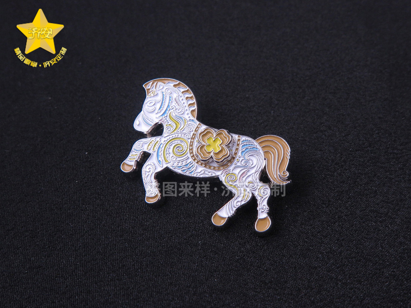 进博会旋转马徽章-东莞济安创意徽章定制厂家
