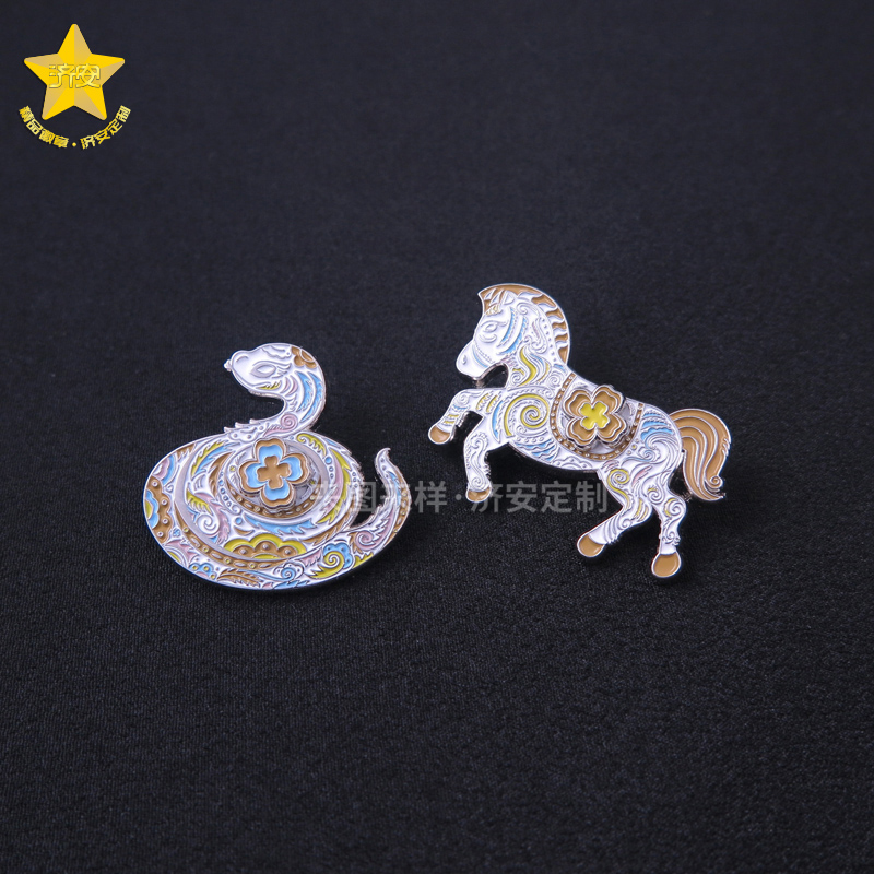 进博会旋转马徽章-东莞济安创意徽章定制厂家