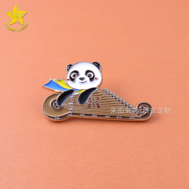 进博会熊猫乐器徽章-东莞济安徽章定制案例