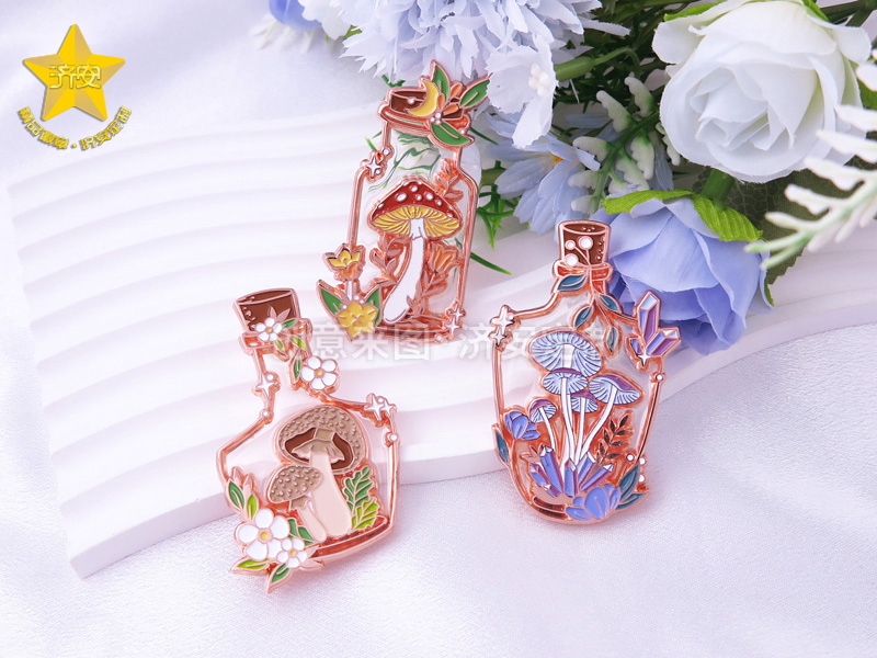 蘑菇瓶徽章5-潮玩文创金属徽章定制|玫瑰金透明漆漂流瓶蘑菇徽章